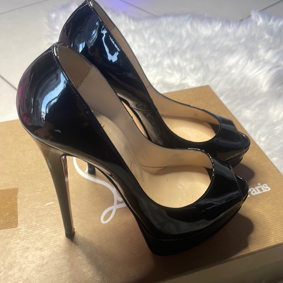 Christian Louboutin Black Patent Pumps - Picture 1 of 16